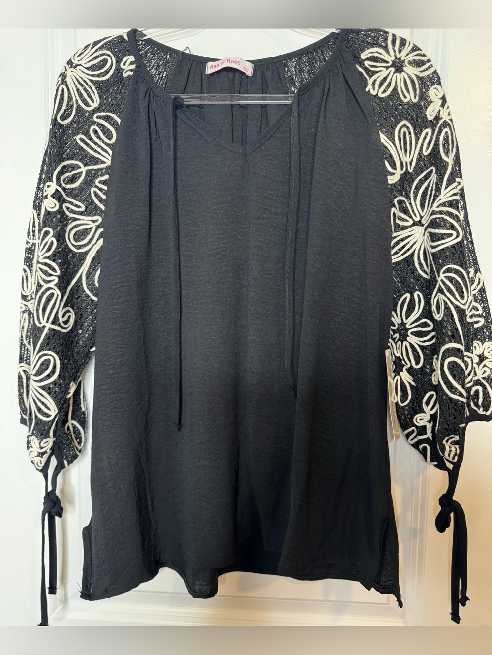 Ana & rose Black Peasant Top cream Embroidered floral Sleeves peasant top sz lg